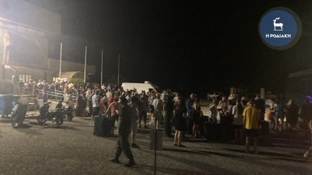 Φωτιά στη Ρόδο: Στο κλειστό γήπεδο Βενετοκλείου φιλοξενήθηκαν τη νύχτα τουρίστες και κάτοικοι