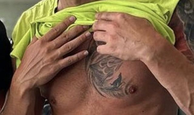 «Γκρίζος λύκος» ο Μεσούτ Οζίλ – Το τατουάζ που προκάλεσε σάλο