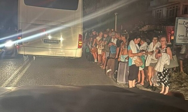 Φωτιές: Τηλέφωνα ανάγκης για ξένους πολίτες που έχουν πληγεί από τις πυρκαγιές