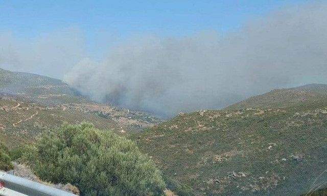 Φωτιά στην Κάρυστο: Εκκενώνονται οι οικισμοί Λιβάδι, Ποτάμι, Περναράκι και Πλατανιστός