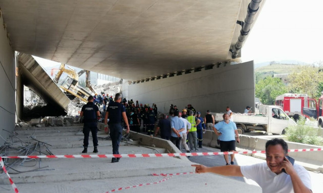 Twelve injured and one dead recovered so far under the collapsed part of ring road in Patras