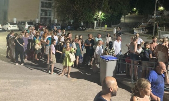 Φωτιά στη Ρόδο: Εκτάκτως help desk στο νησί, από το υπουργείο Τουρισμού