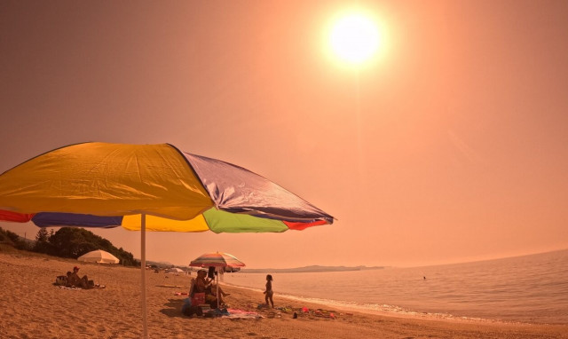 Καιρός: Σήμερα ο χειρότερος καύσωνας - Οι «κόκκινες» περιοχές που θα πιάσουν 45άρια