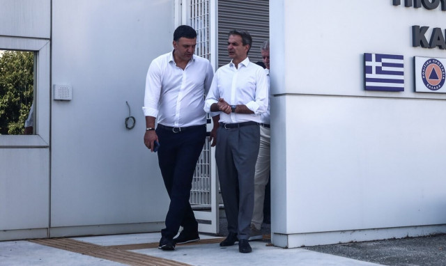 Στο Συντονιστικό της Πολιτικής Προστασίας ο Κυριάκος Μητσοτάκης για τις φωτιές στη Ρόδο