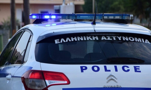 Βάρη: Εφιάλτης για τρία άτομα - Τους εμβόλισαν, τους απείλησαν με όπλο και τους ξυλοφόρτωσαν