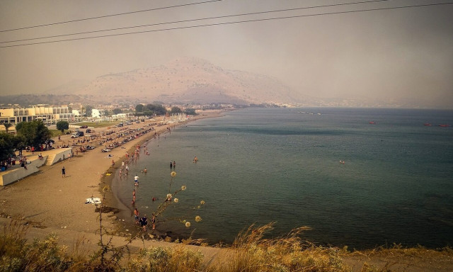 Λέκκας για φωτιά στη Ρόδο: Πρωτόγνωρες οι εικόνες – Πλήττεται το κέντρο του περιβάλλοντος του νησιού