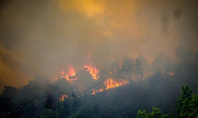 Φωτιά στη Ρόδο: Δορυφορική φωτογραφία αποτυπώνει το μέγεθος της καταστροφής