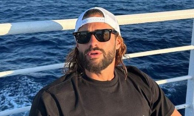 Kωνσταντίνος Βασάλος: Βάφτισε την ανιψιά του με ανανεωμένο... look (pics)