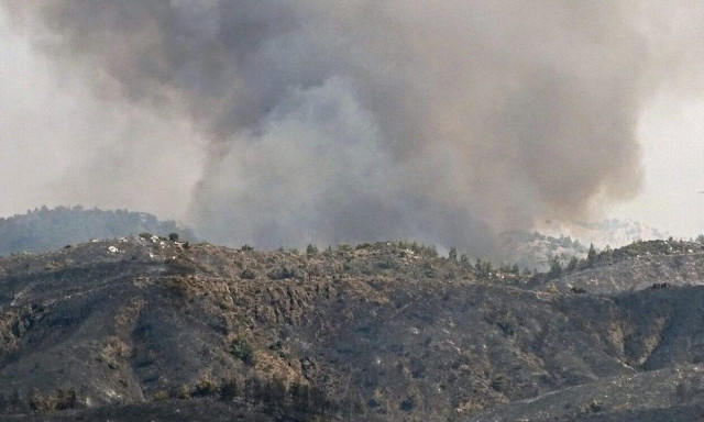 Φωτιά στην Κάρυστο: Εντολή εκκένωσης από το 112 για το χωριό Πλατανιστός