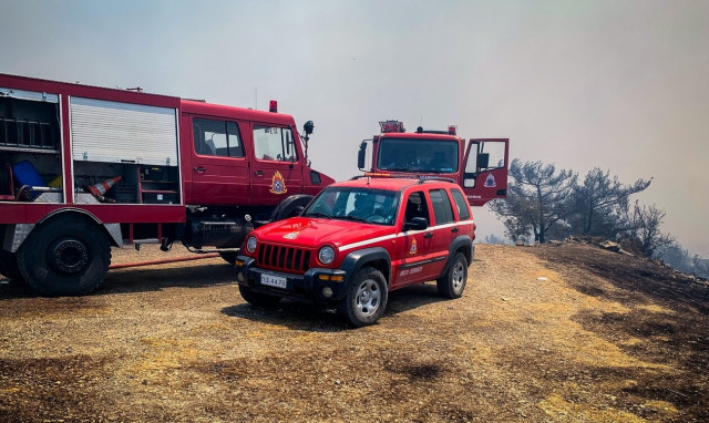 Better picture from the "front" on Corfu - Tourists returning to their hotels