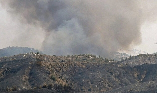Φωτιά στην Κάρυστο: Νέο μήνυμα από το 112 - Εκκενώνεται το χωριό Άγιοι