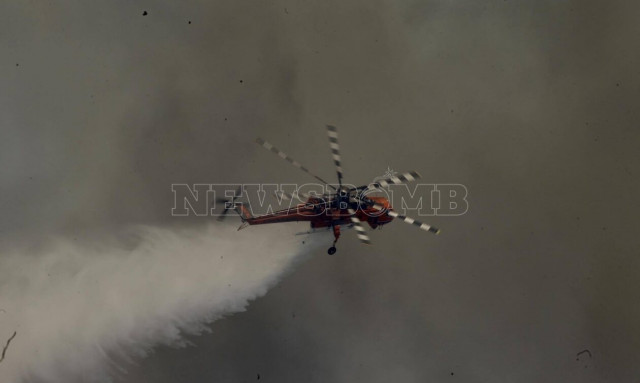 Φωτιά στη Ρόδο: Στη μάχη της κατάσβεσης στο Ασκληπιείο τα εναέρια μέσα