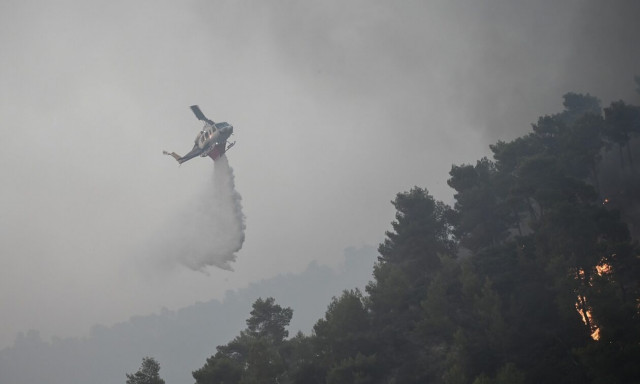 Φωτιά στο Αίγιο: Συγκλονίζει μοναχός - «Δεν αφήνω το μοναστήρι να καεί»