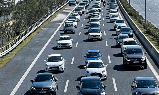 Σύγκρουση οχημάτων στην Αττική Οδό