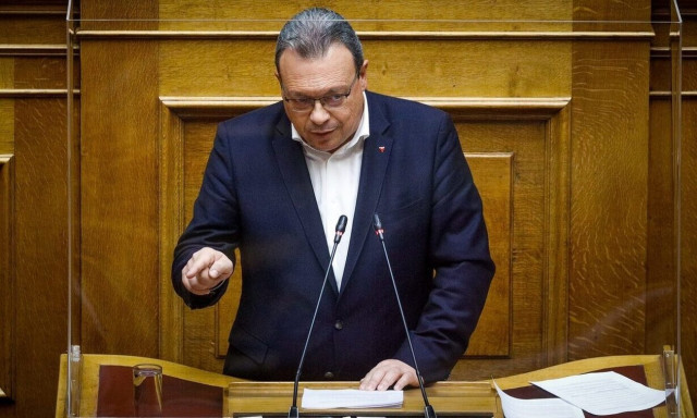 Φάμελλος: Δεν ακούτε τους απόδημους, τους εμπλέκετε στα κομματικά σας συμφέροντα