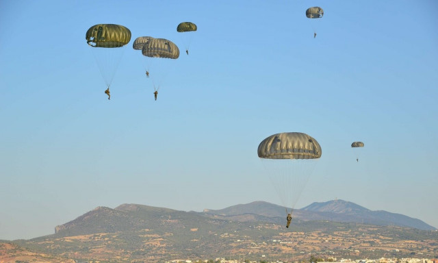 Ολοκληρώθηκε το Σχολείο Βασικής Εκπαίδευσης Αλεξιπτωτιστών