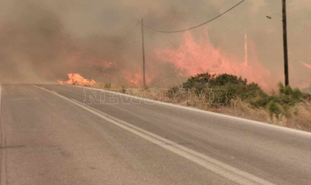 Εκπρόσωπος Πυροσβεστικής: Σε εξέλιξη αναζωπύρωση στη Ρόδο - Δύσκολες οι συνθήκες στα μέτωπα