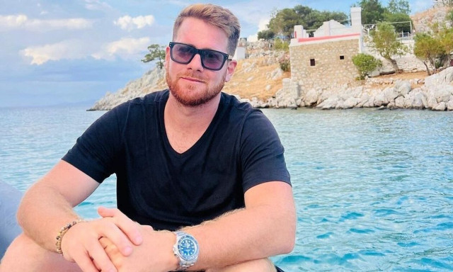 Τζέιμς Καφετζής: «Γροθιά στο στομάχι» οι αναρτήσεις του από την καμένη Ρόδο