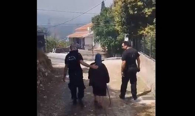 Φωτιά στην Κέρκυρα: Καίγονται σπίτια στο χωριό Λούτσες