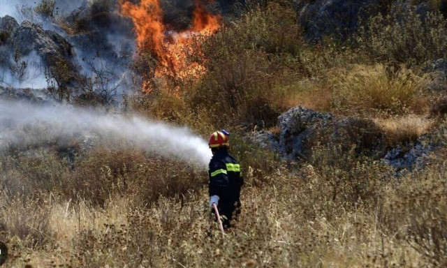 Φωτιά τώρα στο Τατόι - Νέος συναγερμός στην πυροσβεστική