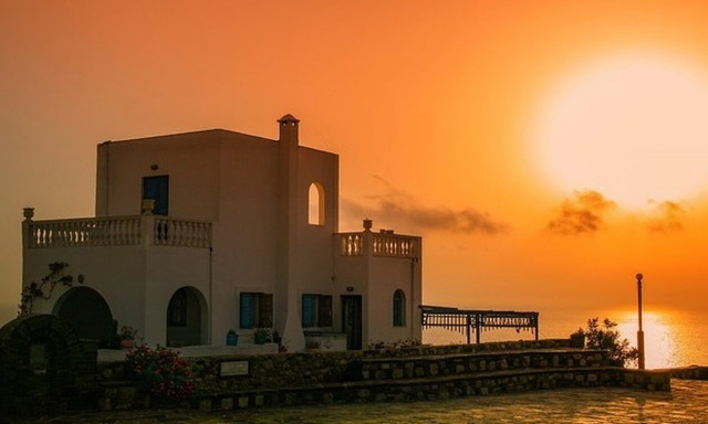 Η Μεσόγειος «φλέγεται»: Ιστορικό ρεκόρ θερμοκρασίας στην επιφάνεια της θάλασσας