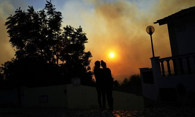 Πορτογαλία: Υπό έλεγχο τέθηκε η πυρκαγιά στην Κασκάις - Σε επιφυλακή παραμένουν οι αρχές