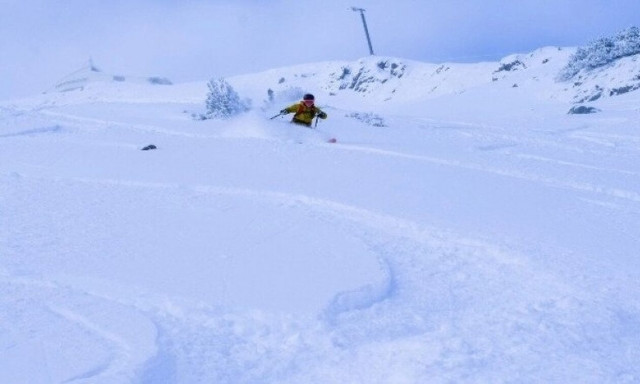 Βρήκαν χαμένο τηλέφωνο σε χιονοδρομικό κέντρο και αυτό που αποκάλυψαν τους σόκαρε