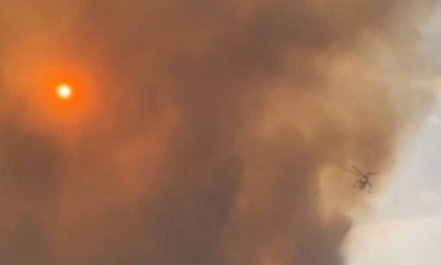 Απόκοσμες εικόνες στη Λαμία: Κρύφτηκε ο ήλιος από τον καπνό (vid)