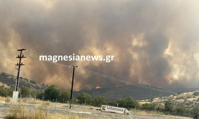 Φωτιά στο Βελεστίνο: Πυροσβέστης διεκομίσθη με εγκαύματα στο νοσοκομείο