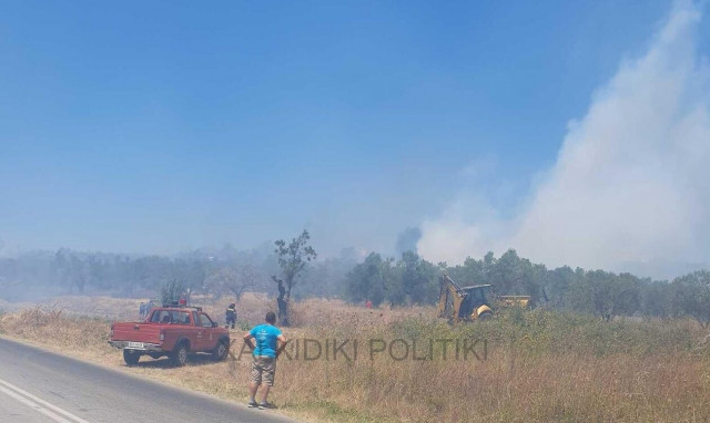 Χαλκιδική: Δύο νέες φωτιές σε Άγιο Νικόλαο και Βουρβουρού