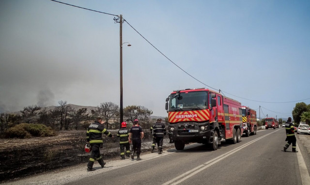 Συνδρομή Ενόπλων Δυνάμεων στα μέτωπα των πυρκαγιών σε όλη την Ελλάδα