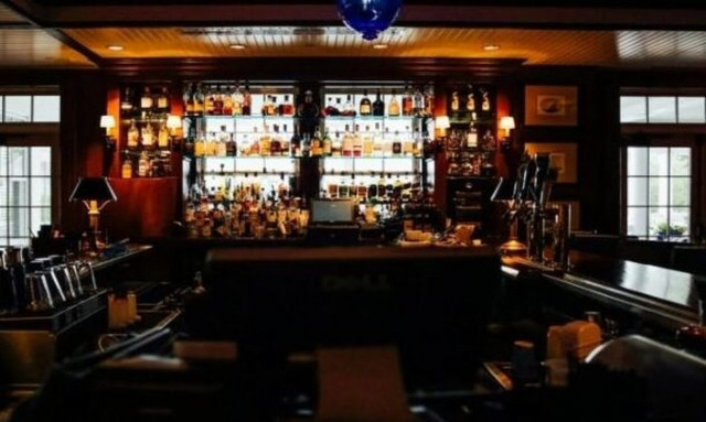 Δεν βρίσκεις τραπέζι ούτε για δείγμα: Η πάμπ με τη λίστα αναμονής τεσσάρων… ετών