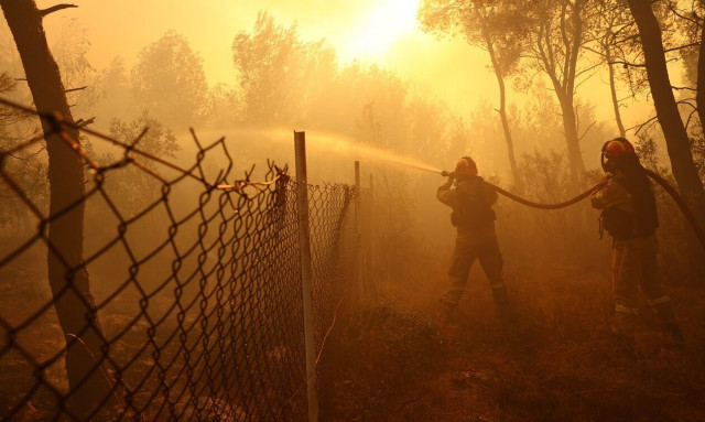 Αρχηγός Πυροσβεστικής για φωτιές: Αντιμετωπίζουμε το «τρίγωνο του Διαβόλου»