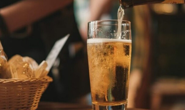 O λόγος που η μπίρα πωλείται σε συσκευασίες των 330 ml