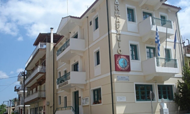 Χαμός στη Λαμία: Πρώην δήμαρχος κατηγορείται για ξυλοδαρμό αντιδημάρχου