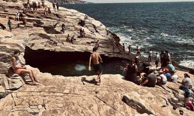 Θάσος: 41χρονος τουρίστας τραυματίστηκε σοβαρά στο κεφάλι μετά από βουτιά στην Γκιόλα