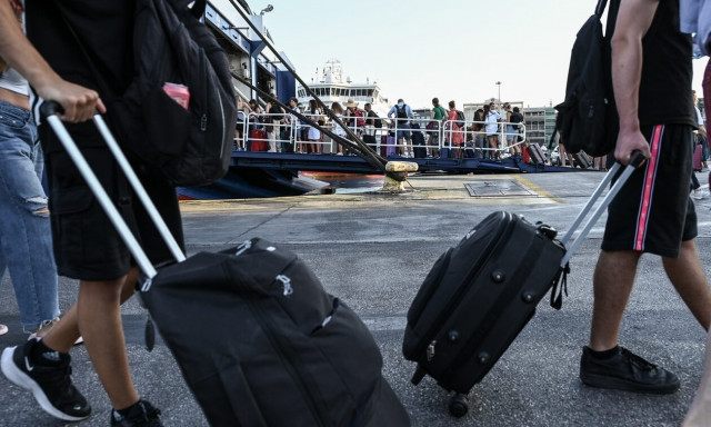 Μαζική η φυγή από τα αστικά κέντρα – Σε εξέλιξη η έξοδος των αδειούχων του Αυγούστου