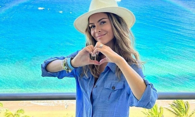 Μαρία Μενούνος: Πόζαρε αγκαλιά με την νεογέννητη κόρη της με ασορτί ρούχα