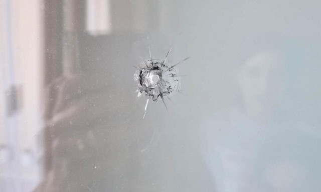 Άνω Λιόσια: Βγήκε στο μπαλκόνι να πιει καφέ και παραλίγο να σκοτωθεί από αδέσποτη σφαίρα