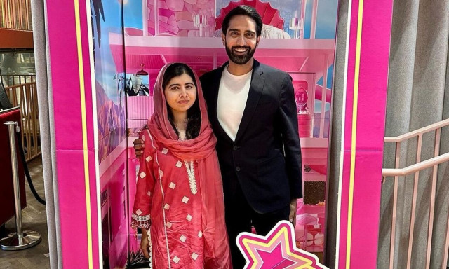 Μαλάλα Γιουσαφζάι: Φαν της Barbie η βραβευμένη με Νόμπελ Ειρήνης ακτιβίστρια - Φωτογραφήθηκε στα ροζ