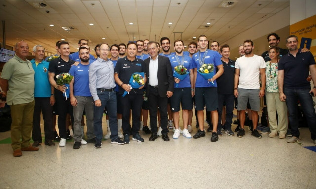 Εθνική ομάδα πόλο: Αποθεώθηκαν στο αεροδρόμιο οι ασημένιοι παγκόσμιοι πρωταθλητές