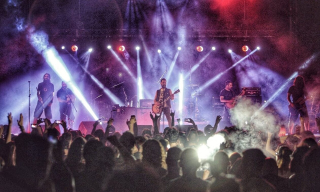 Οι Villagers of Ioannina City στο ανακαινισμένο Θέατρο Λυκαβηττού