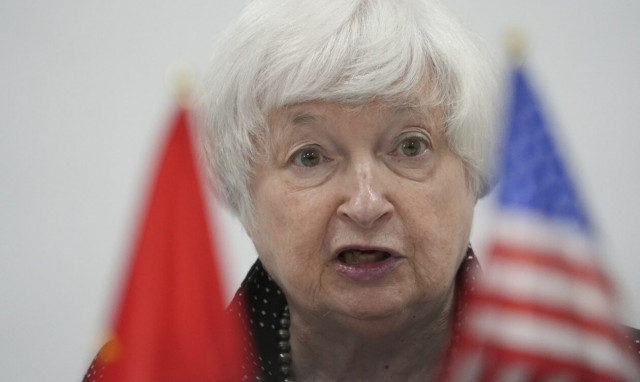 Ο οίκος Fitch υποβάθμισε το μακροπρόθεσμο αξιόχρεο των ΗΠΑ: Έντονη αντίδραση της Τζάνετ Γέλεν