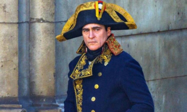 Napoleon: Το μπλοκάρισμα του Χοακίν Φίνιξ, το φρικάρισμα του Ρίντλεϊ Σκοτ και ο Joker