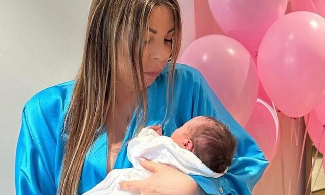 Άντζελα Δημητρίου: Οι πρώτες δηλώσεις μετά τη γέννηση της εγγονής της - «Μου μοιάζει και όλα καλά»