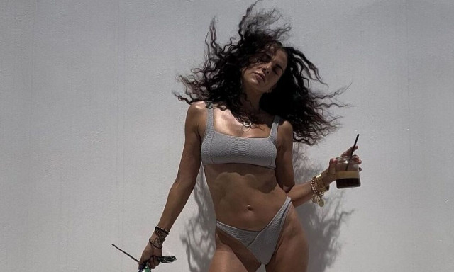 Μαρία Σολωμού: Φωτογραφίζεται με σέξι μπικίνι και δηλώνει... ερωτοχτυπημένη