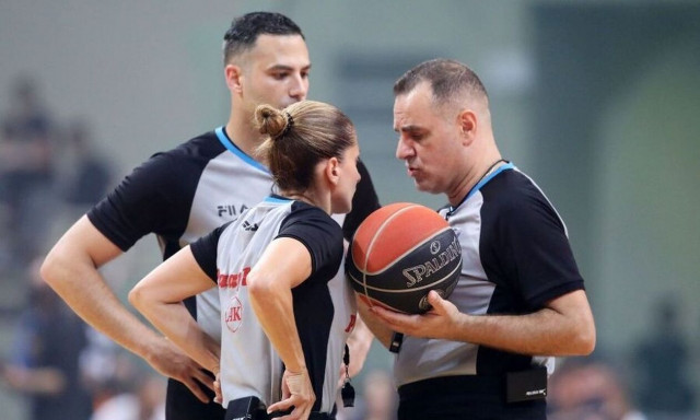 Η ΕΟΚ όρισε τον Κορομηλά σε αγώνα της Ελλάδας παρά την επώνυμη καταγγελία για απόπειρα δωροδοκίας