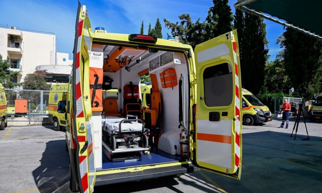 Την ανάθεση των δευτερογενών διακομιδών σε ιδιωτικά ασθενοφόρα καταγγέλλει η ΠΟΕΔΗΝ