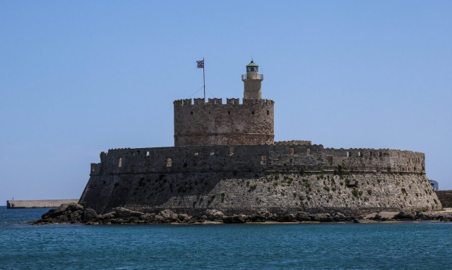 Ρόδος: 12 διανυκτερεύσεις δωρεάν με voucher Κοινωνικού Τουρισμού της ΔΥΠΑ