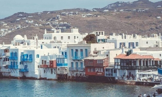 Καλύβας: Η Μύκονος προπομπός του τουρισμού που αποφέρει εισοδήματα αλλά δημιουργεί προβλήματα